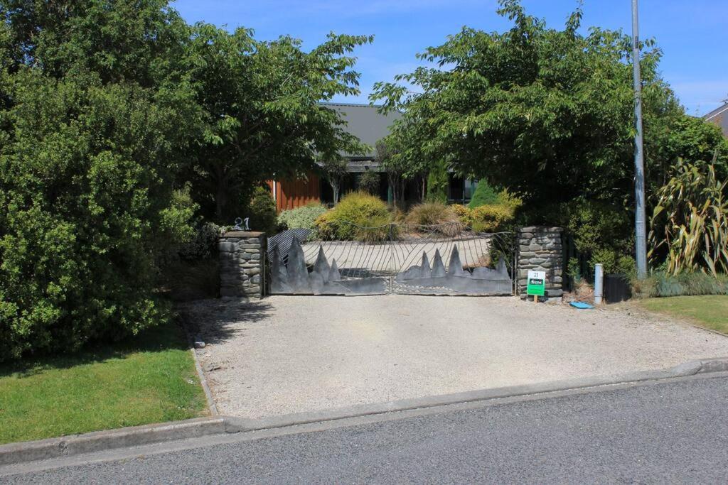 Popular Family And Pet Friendly Modern Cosy Bach Wifi Villa Hanmer Springs Bagian luar foto