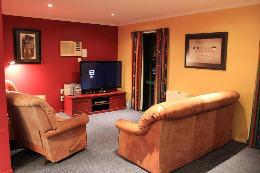 Popular Family And Pet Friendly Modern Cosy Bach Wifi Villa Hanmer Springs Bagian luar foto