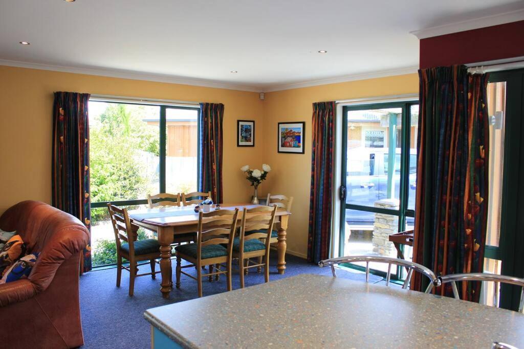 Popular Family And Pet Friendly Modern Cosy Bach Wifi Villa Hanmer Springs Bagian luar foto