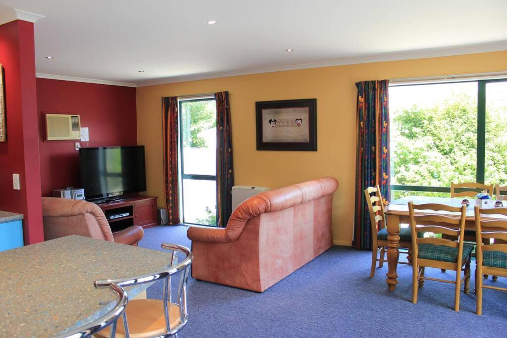 Popular Family And Pet Friendly Modern Cosy Bach Wifi Villa Hanmer Springs Bagian luar foto